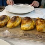 Empanadas argentinas caseras horneadas en Bar Excursionistas